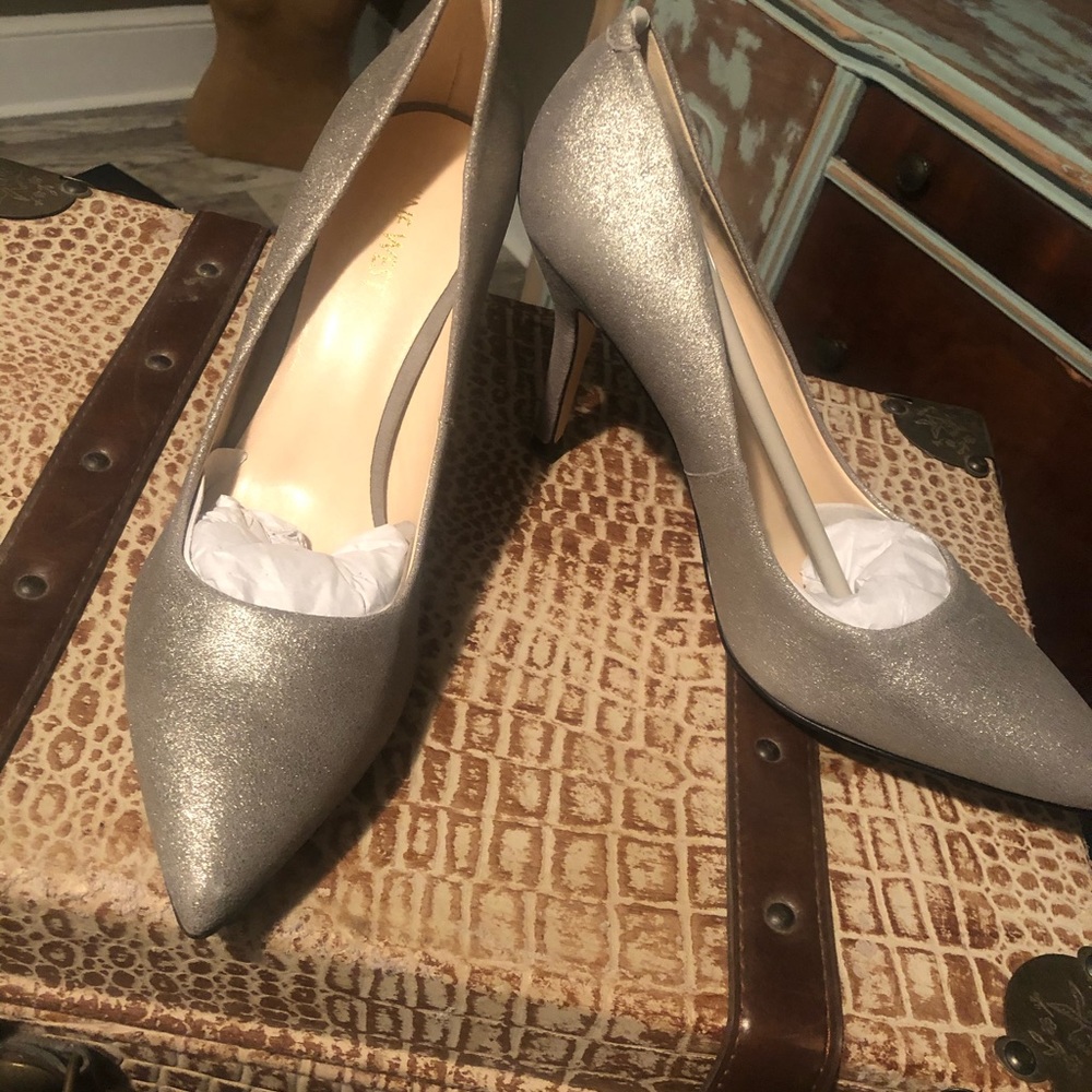 9 West Silver leather pumps